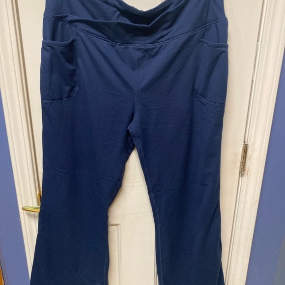 Under Armour, blue track pants with slim fit, and elastic waistband XL - Picture 11 of 12